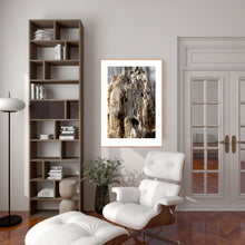 Indlæs billede til gallerivisning Plakat med forvitret træstub med et fantasi væsen