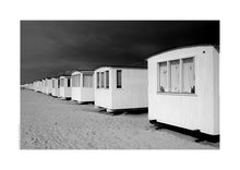 Indlæs billede til gallerivisning Plakat med badehuse på Løkken strand, Danmark